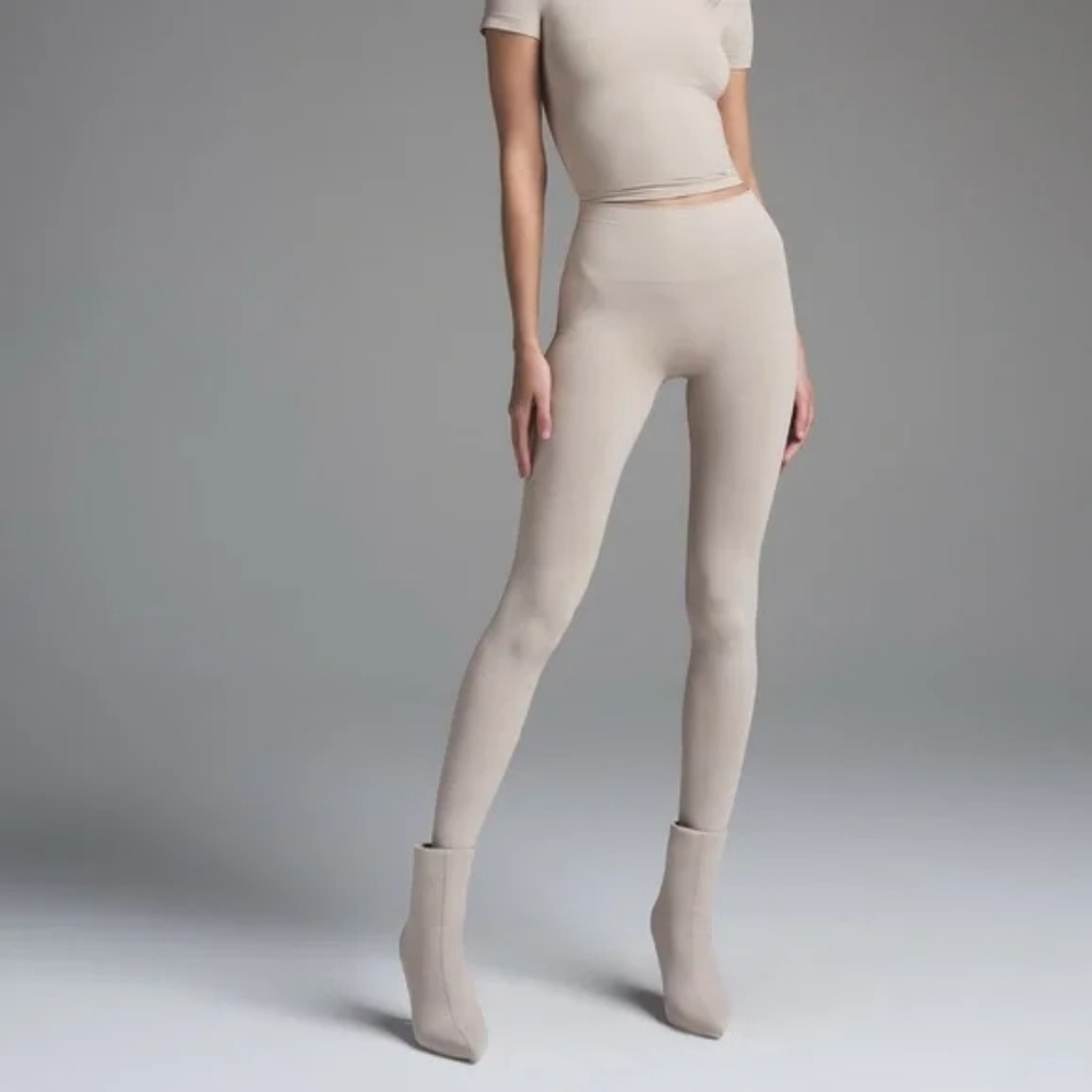 Skims Soft Smoothing Seamless Leggings